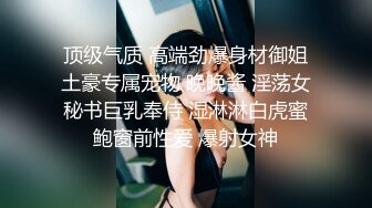 歌厅探花专攻KTV小姐姐，深夜场叫了两个妹子一人一个4P，沙发上翘起屁股后入撞击，抬起双腿猛操晃动大奶子